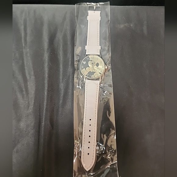 Fashionable Mickey Mouse Watch Color White Band Fits Sizes 17-23cm Wrist - Picture 3 of 3